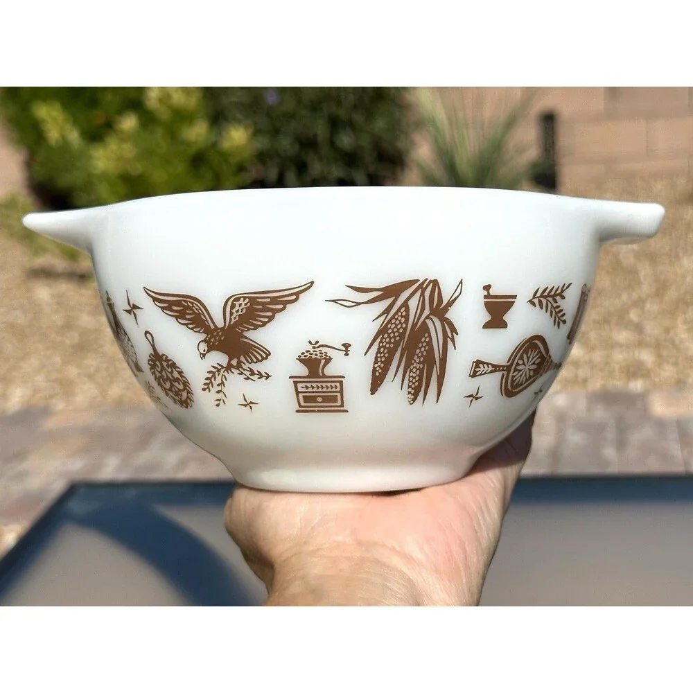 Vintage Pyrex Mixing Bowl #441 Early American Cinderella 1-1/2 PT White Brown